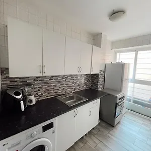 Habitacion Amplia En Apartment Madrid