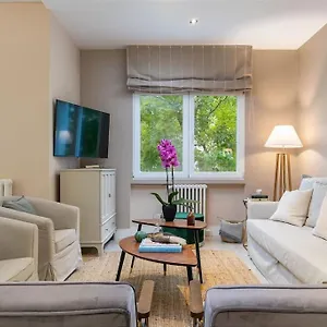 Spacious 3 Bedroom Apartment Madrid