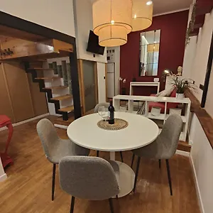 Red Loft In Apartment Madrid