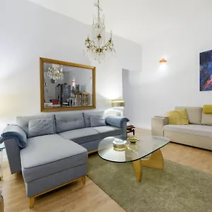 Gran Via-sol Spacious 3 Bedrooms & 2 Wcs * Madrid