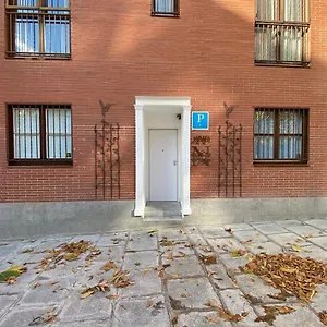 Entire In The Center - 10 Pax Apartment *