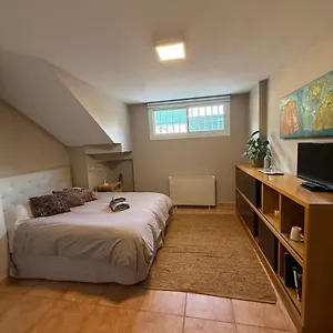 A 5 Minutos De Ifema Y 10 Del Aeropuerto, Y Bano Privado Con Entrada Independiente Guest house *