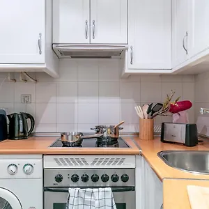 Luxury Belmont Puerta Del Sol Apartment