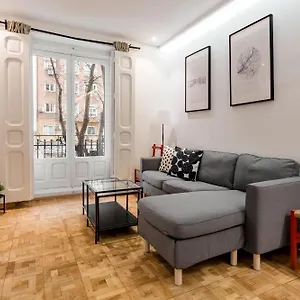 Charming Embajadores Ii - Apartment *