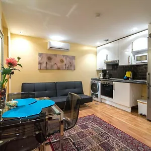 Atocha Apartment *